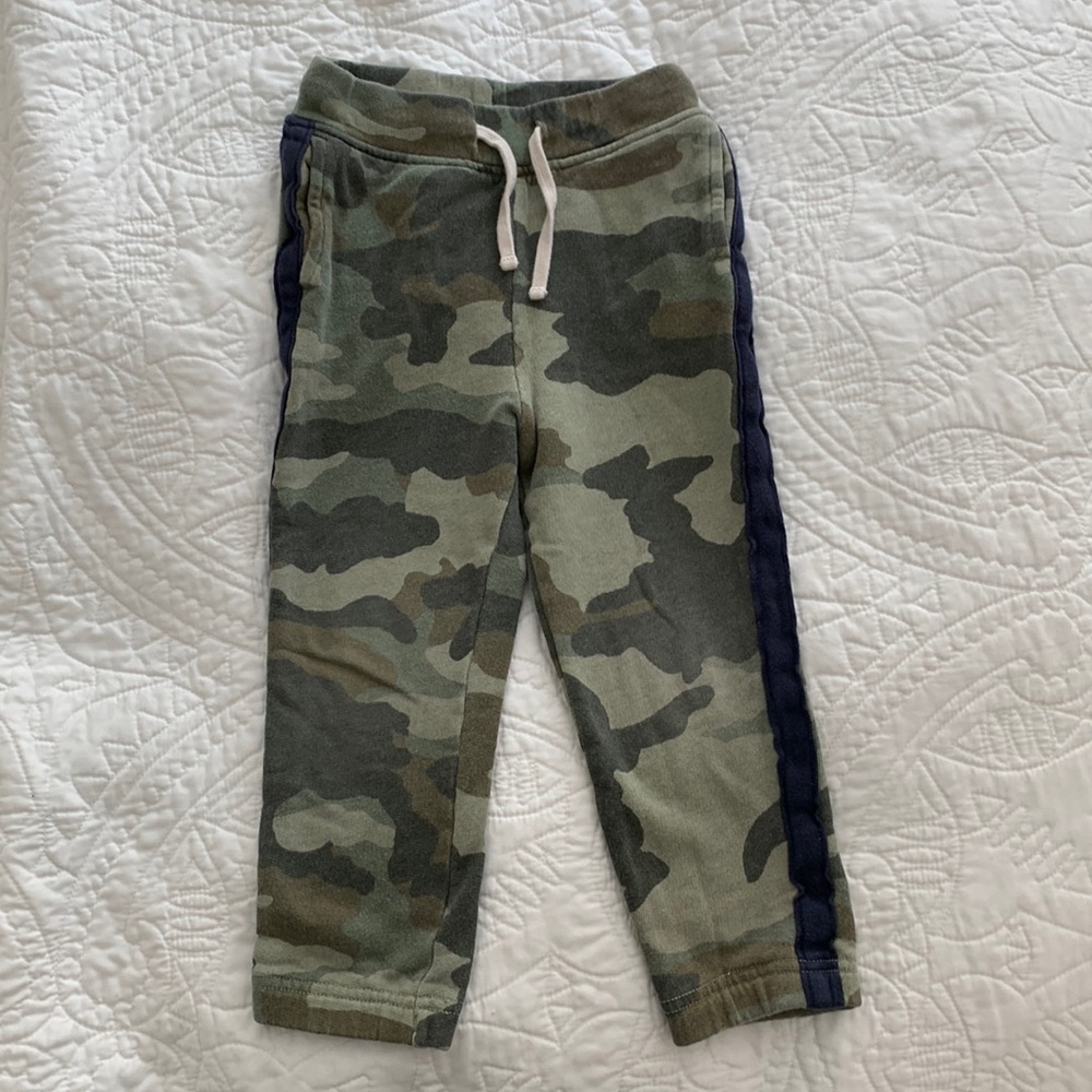 Boys Crewcuts camo sweatpants with navy trim